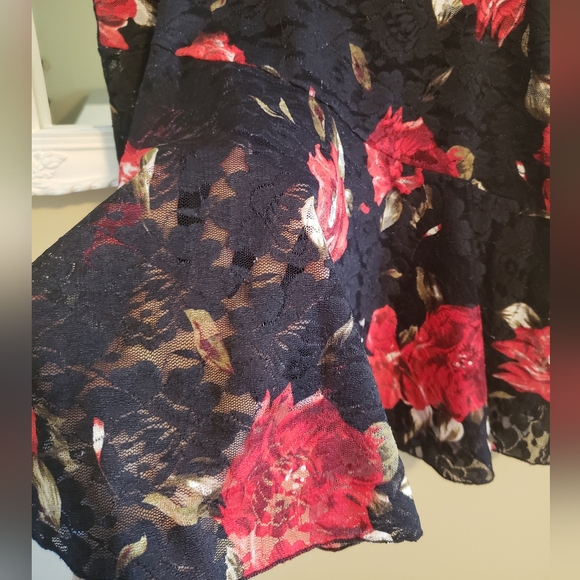 Le Chateau floral skirt lace fabric with lining XS red black - Picture 4 of 7